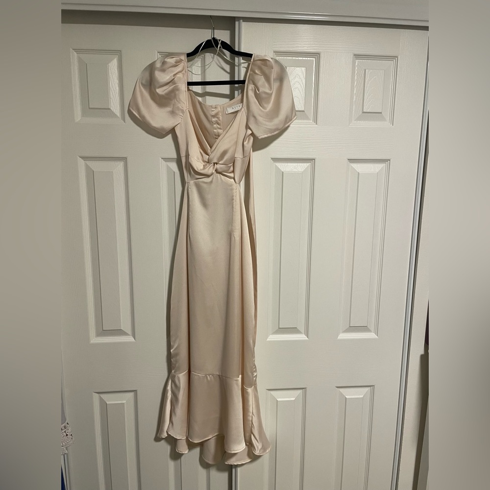 ASTR cream short sleeve satin cutout dress